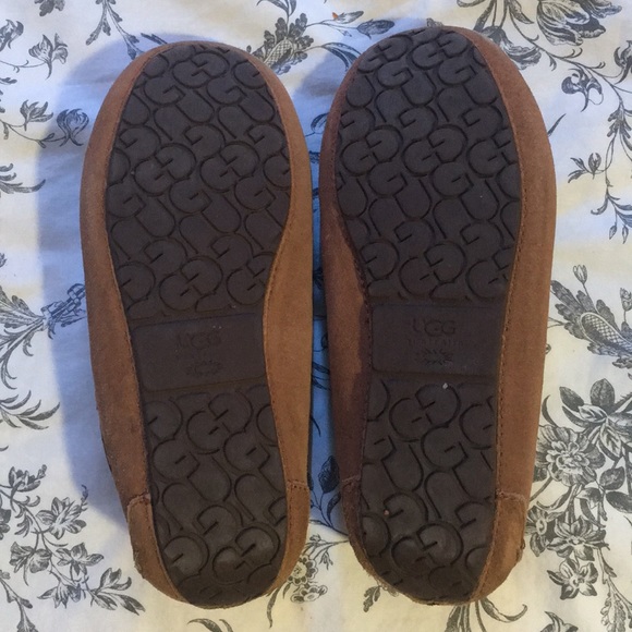 UGG KIDS DAKOTA MOCCASINS - Picture 6 of 6